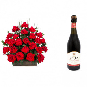 Arranjo de Flores Eu te amo + Vinho Frisante Cella Lambrusco Tinto 750ml